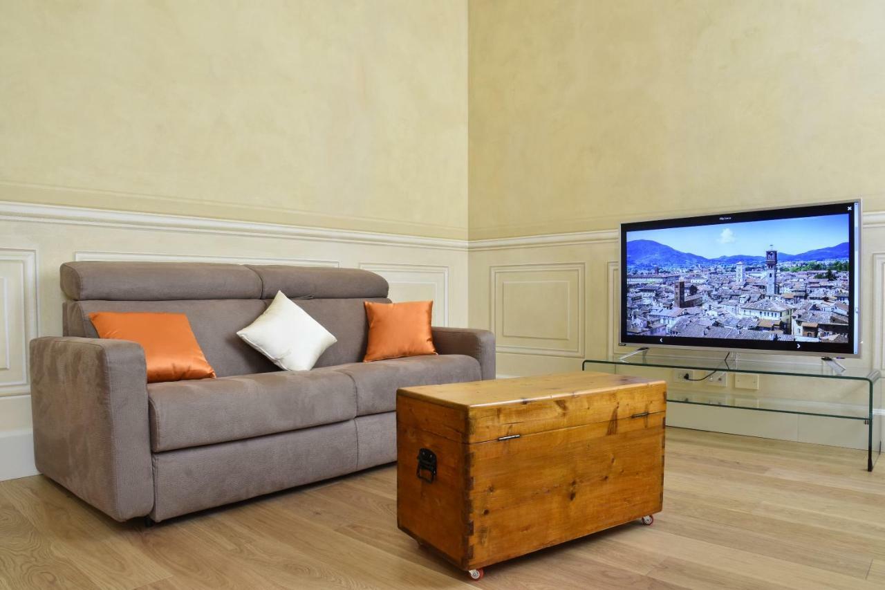 Stella Polare - Luxury Apartment Lucca Bagian luar foto