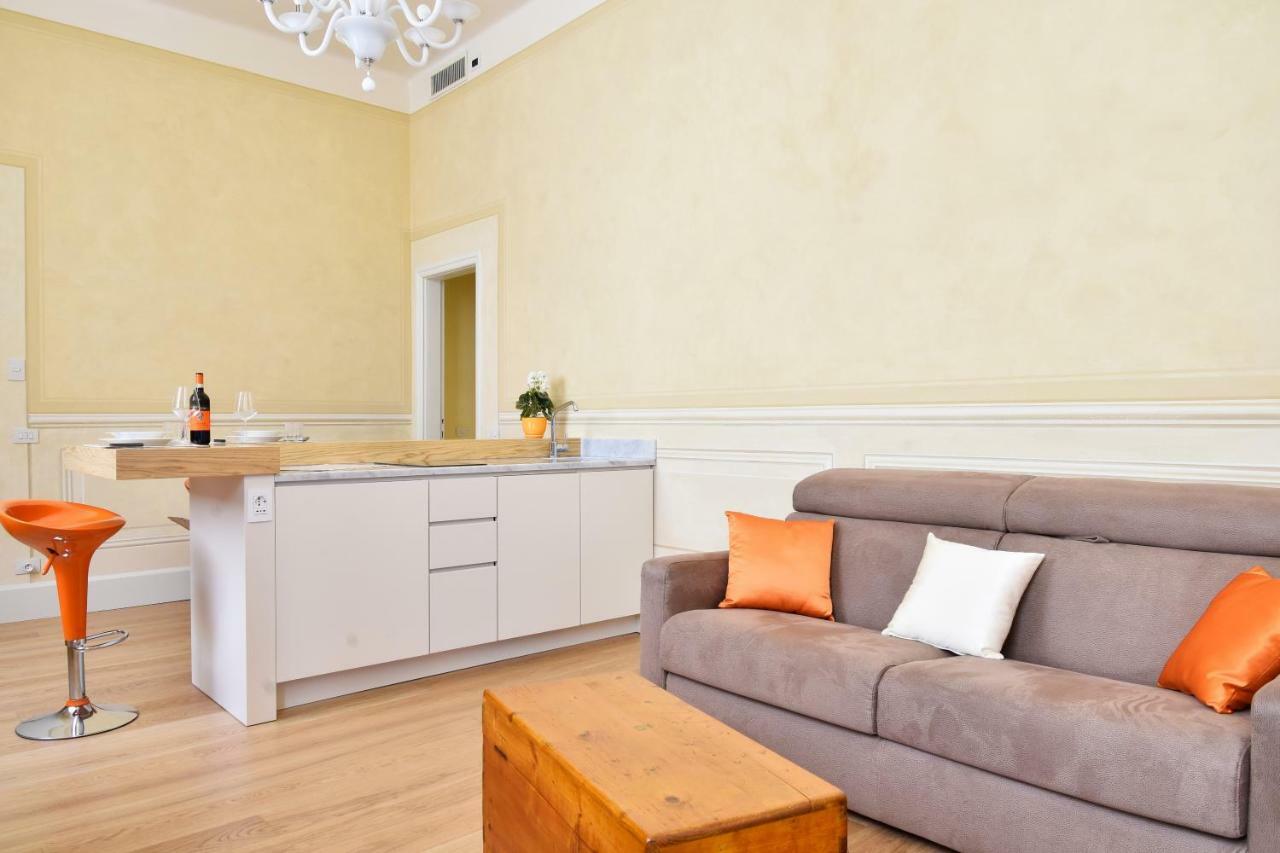 Stella Polare - Luxury Apartment Lucca Bagian luar foto